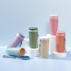 Copos Plastico com tampa e cordao